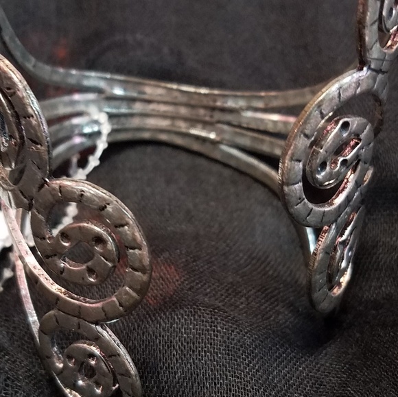 Bracelet - Picture 1 of 4